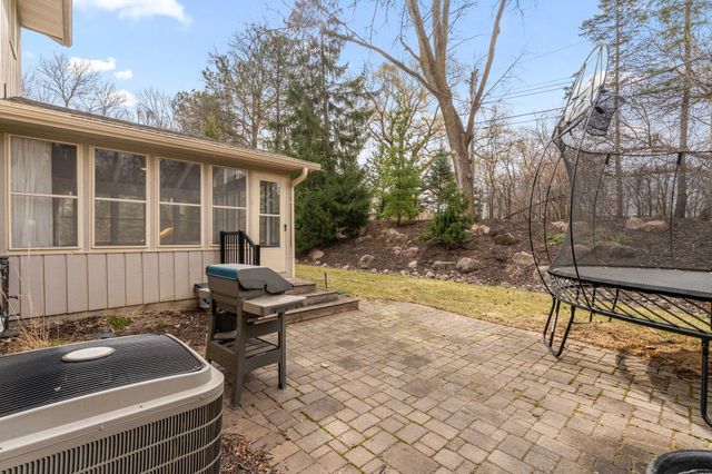 6068 Olinger Circle, Edina, MN 55436