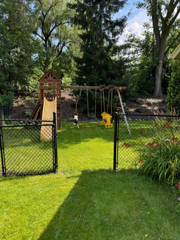 6068 Olinger Circle, Edina, MN 55436