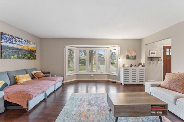 6068 Olinger Circle, Edina, MN 55436