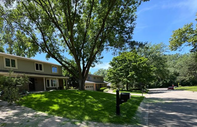 6068 Olinger Circle, Edina, MN 55436