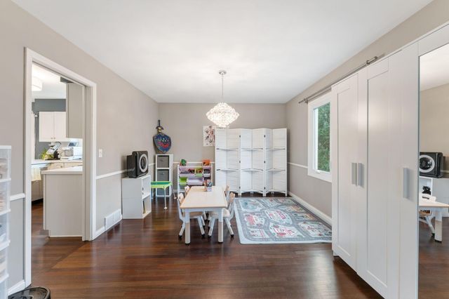 6068 Olinger Circle, Edina, MN 55436