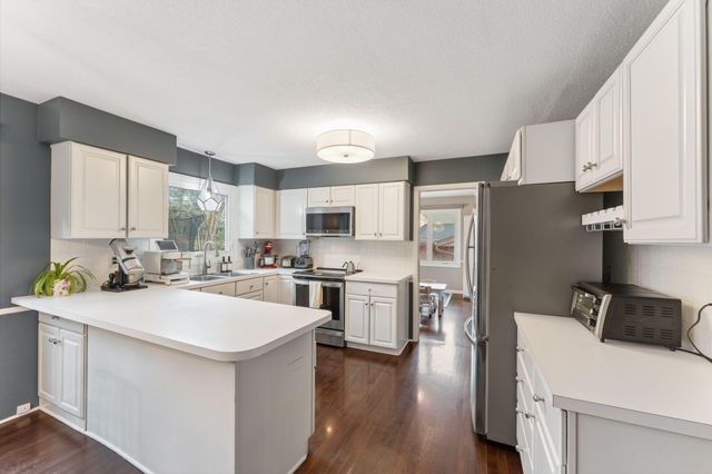 6068 Olinger Circle, Edina, MN 55436