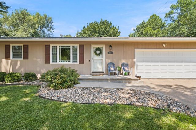 2231 Alta Drive, Manhattan, KS 66502