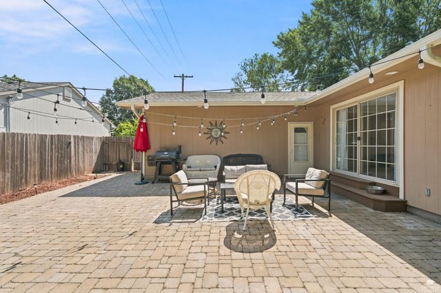 2231 Alta Drive, Manhattan, KS 66502