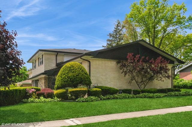 910 S Waverly Avenue, Mount Prospect, IL 60056