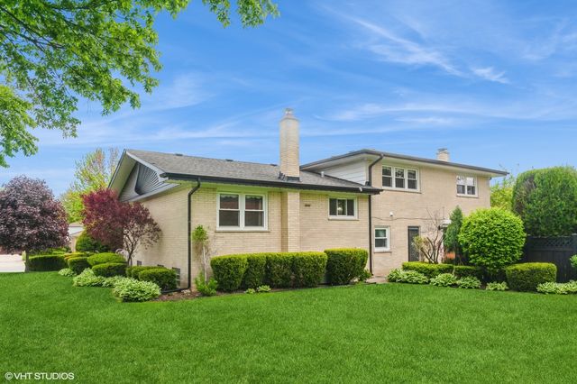 910 S Waverly Avenue, Mount Prospect, IL 60056