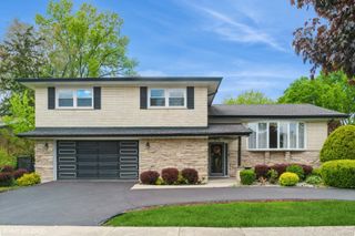 910 S Waverly Avenue, Mount Prospect, IL 60056