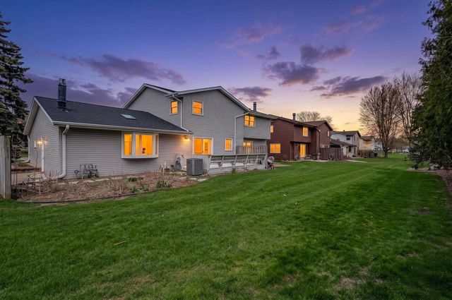 422 SILVER SPRING DRIVE, Green Bay, WI 54303