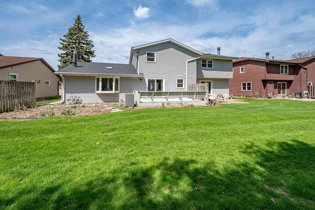 422 SILVER SPRING DRIVE, Green Bay, WI 54303