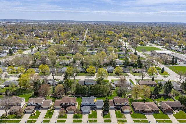 422 SILVER SPRING DRIVE, Green Bay, WI 54303