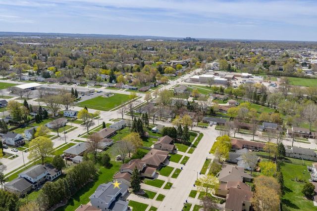 422 SILVER SPRING DRIVE, Green Bay, WI 54303