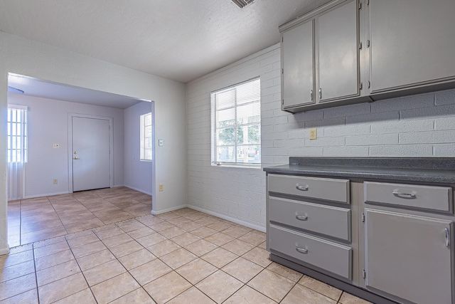 5642 S 14th Avenue, Phoenix, AZ 85041