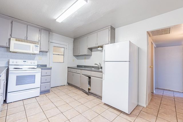 5642 S 14th Avenue, Phoenix, AZ 85041