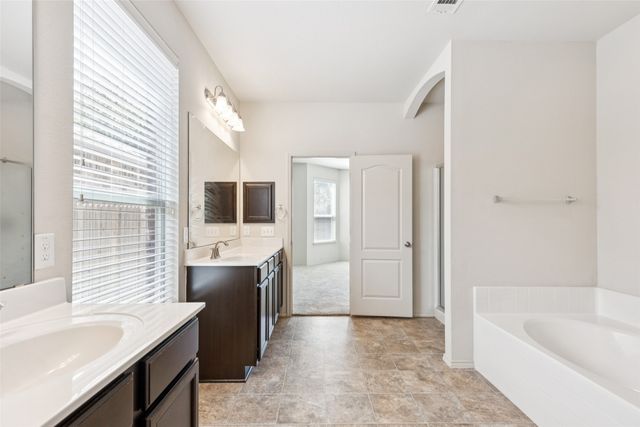 8621 Shallow Creek Drive, Fort Worth, TX 76179