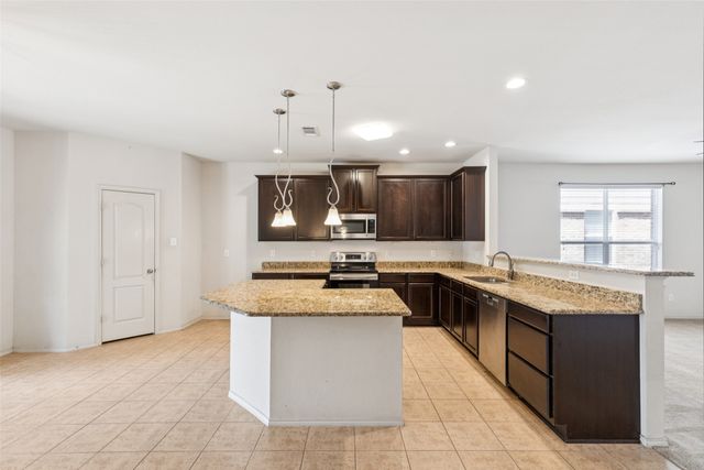 8621 Shallow Creek Drive, Fort Worth, TX 76179