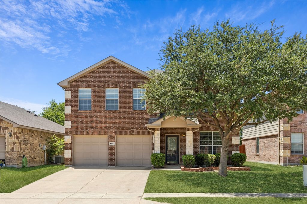 8621 Shallow Creek Drive, Fort Worth, TX 76179