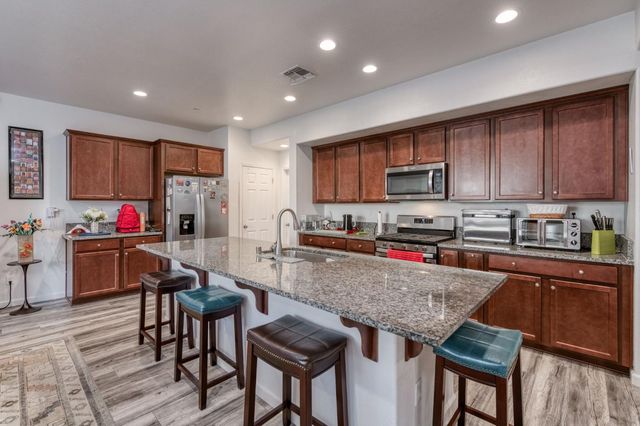 7099 N Shiraz Avenue, Fresno, CA 93722