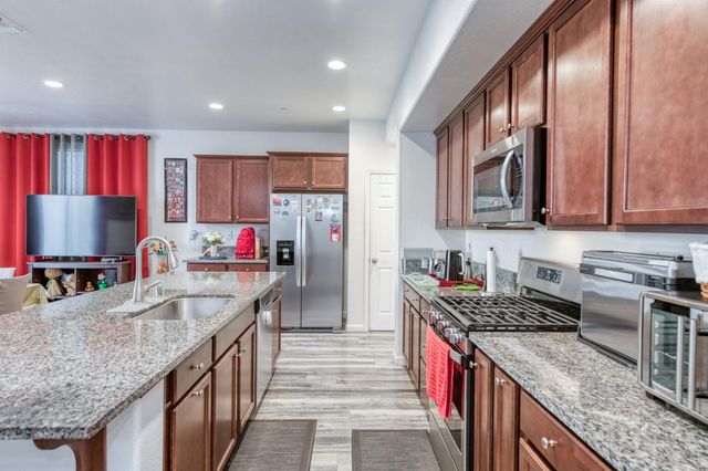 7099 N Shiraz Avenue, Fresno, CA 93722