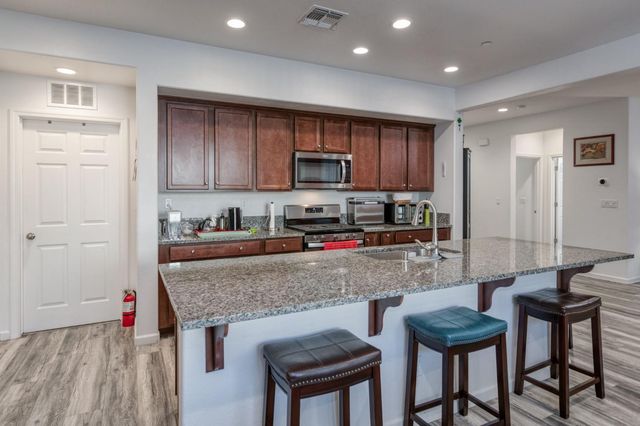 7099 N Shiraz Avenue, Fresno, CA 93722