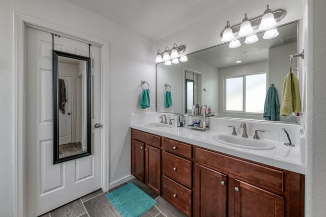 7099 N Shiraz Avenue, Fresno, CA 93722