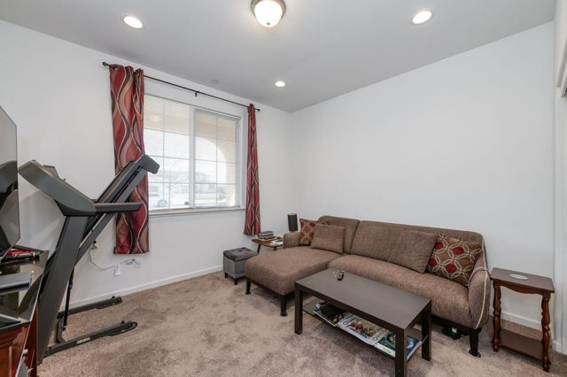 7099 N Shiraz Avenue, Fresno, CA 93722