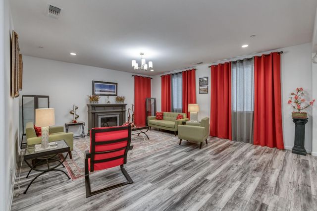 7099 N Shiraz Avenue, Fresno, CA 93722