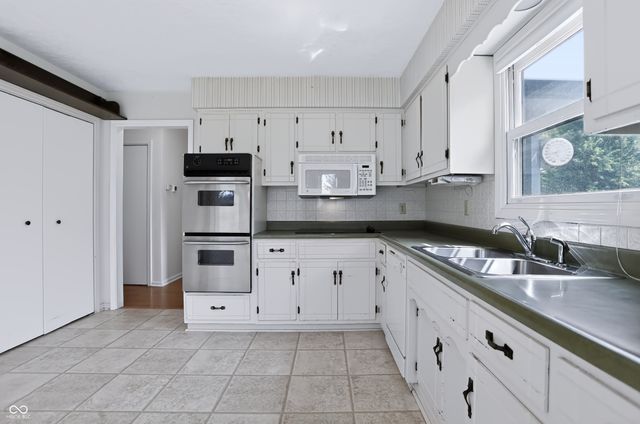 12107 Briarway South Drive, Indianapolis, IN 46259