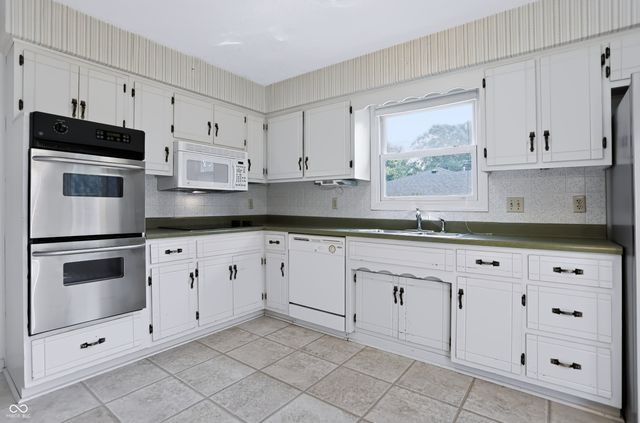 12107 Briarway South Drive, Indianapolis, IN 46259