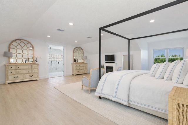 8389 SE Woodcrest Place, Hobe Sound, FL 33455