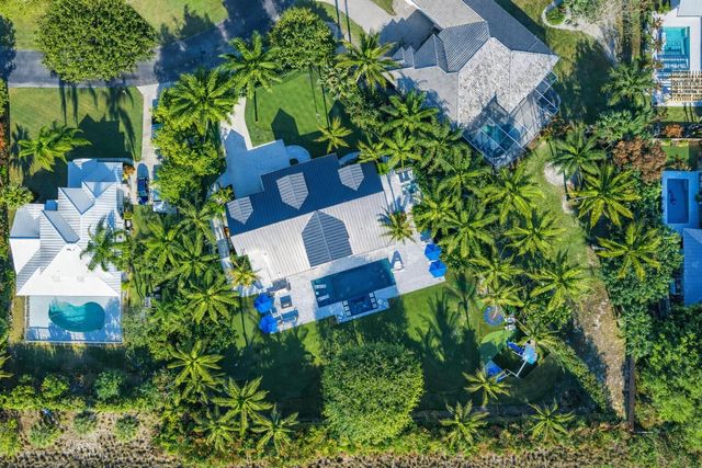 8389 SE Woodcrest Place, Hobe Sound, FL 33455