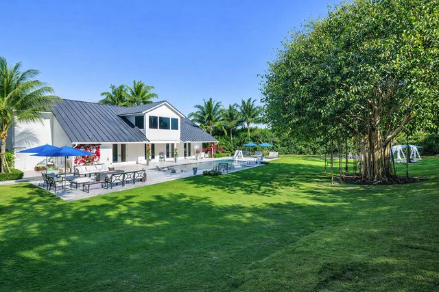 8389 SE Woodcrest Place, Hobe Sound, FL 33455