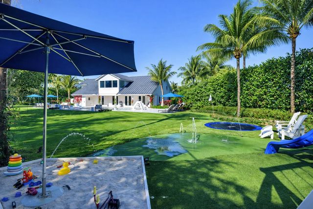 8389 SE Woodcrest Place, Hobe Sound, FL 33455