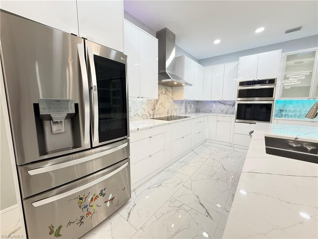 Image 13 of property listing at 2501 SW 23rd PL, Cape Coral, FL 33914