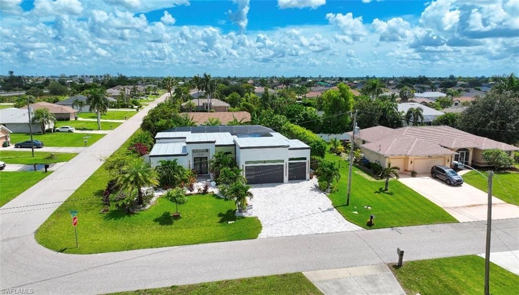 Image 2 of property listing at 2501 SW 23rd PL, Cape Coral, FL 33914