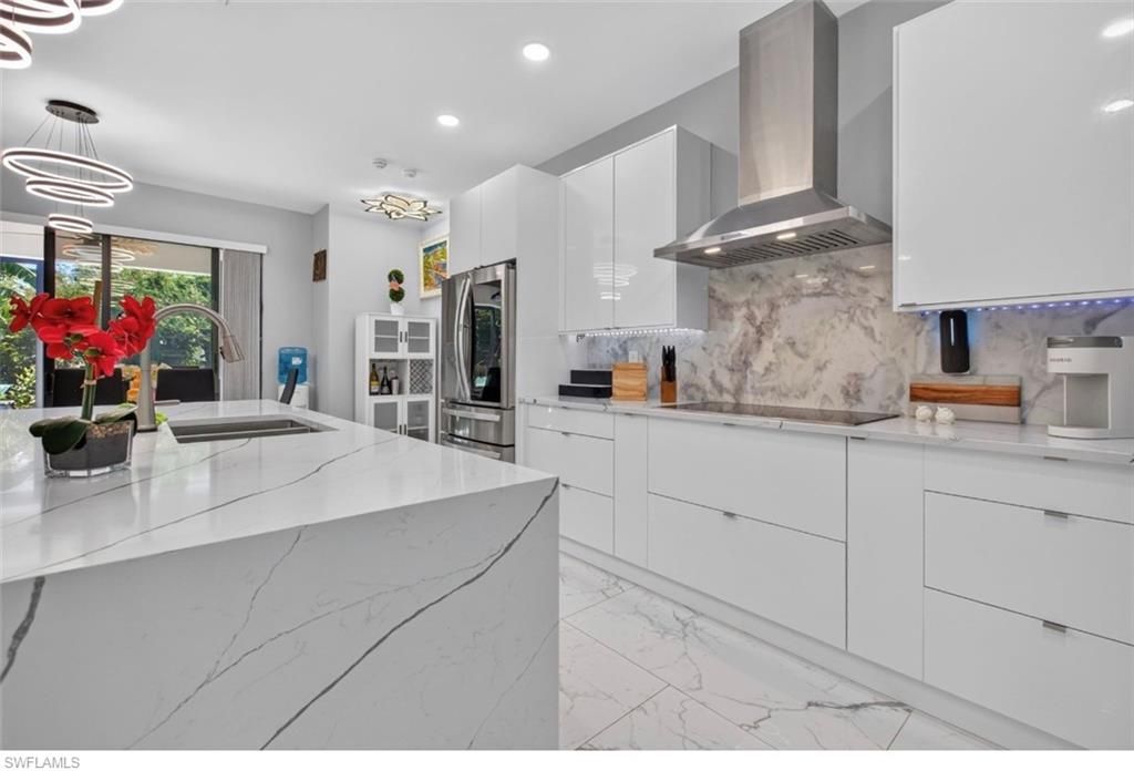 Image 3 of property listing at 2501 SW 23rd PL, Cape Coral, FL 33914