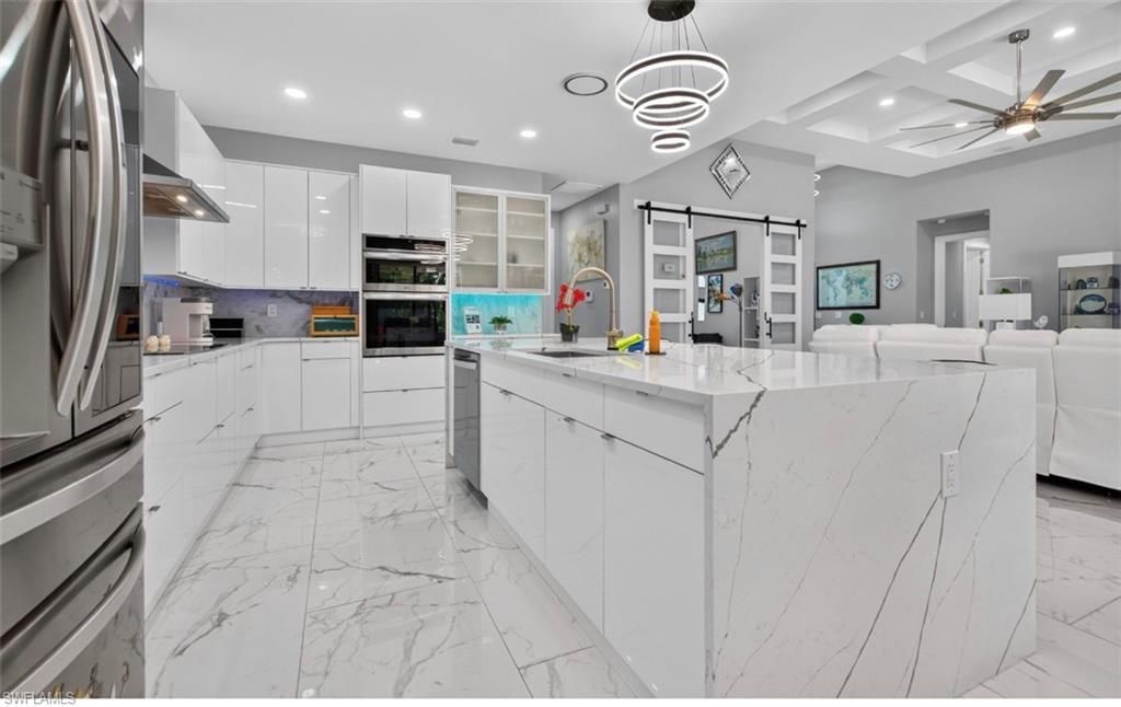 Image 4 of property listing at 2501 SW 23rd PL, Cape Coral, FL 33914