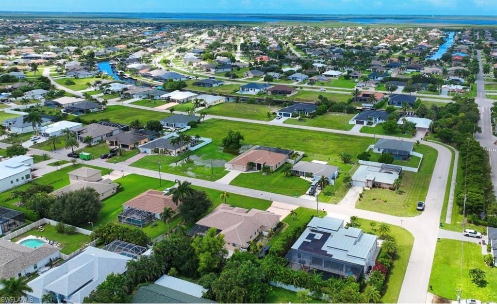Image 43 of property listing at 2501 SW 23rd PL, Cape Coral, FL 33914