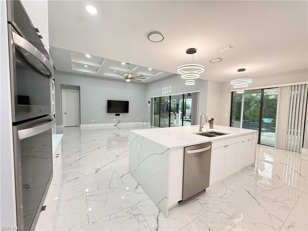 Image 6 of property listing at 2501 SW 23rd PL, Cape Coral, FL 33914