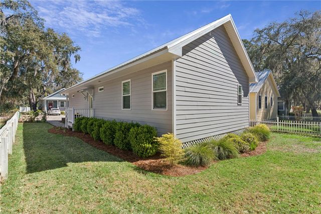 300 Second Street E E, Darien, GA 31305