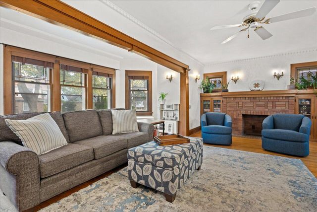 2643 S Linebarger TERRACE, Milwaukee, WI 53207