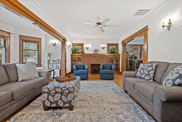 2643 S Linebarger TERRACE, Milwaukee, WI 53207