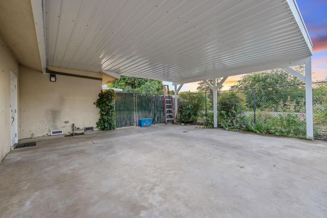 8936 Avenue 396, Dinuba, CA 93618
