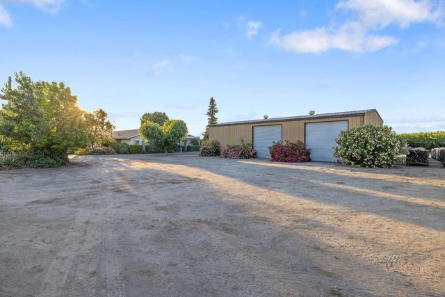 8936 Avenue 396, Dinuba, CA 93618
