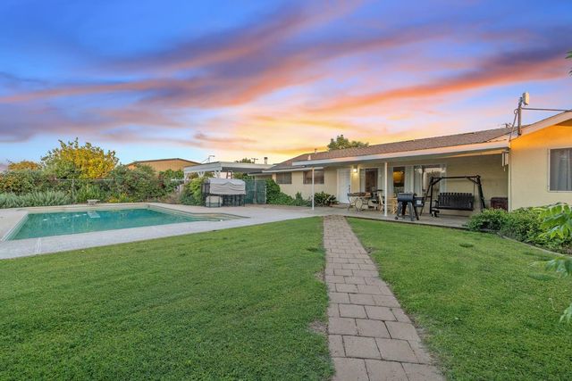 8936 Avenue 396, Dinuba, CA 93618