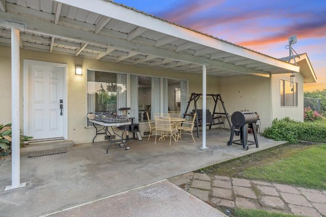 8936 Avenue 396, Dinuba, CA 93618