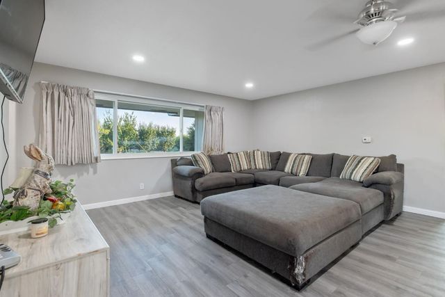 8936 Avenue 396, Dinuba, CA 93618