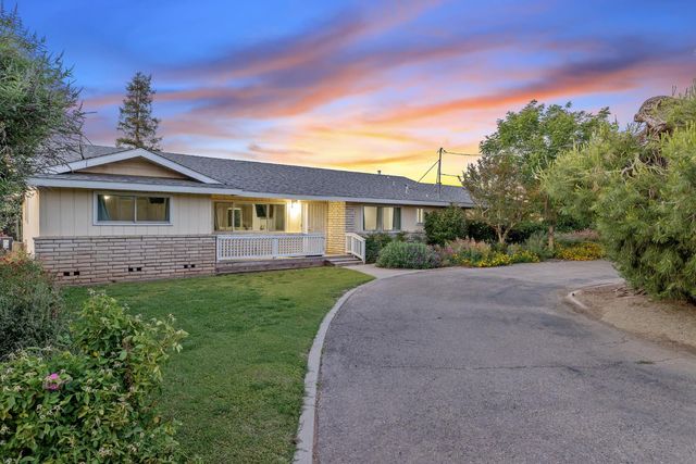 8936 Avenue 396, Dinuba, CA 93618
