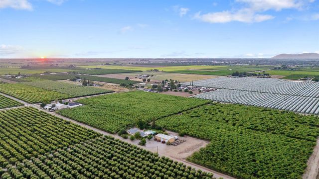 8936 Avenue 396, Dinuba, CA 93618