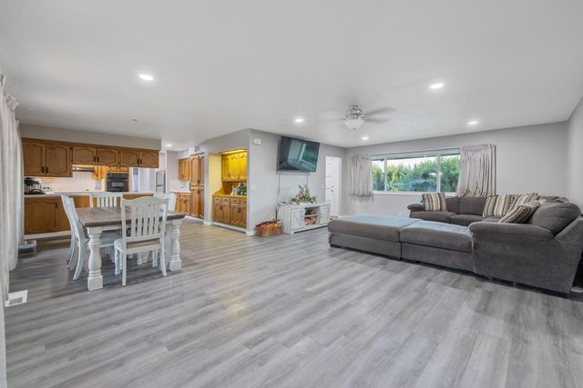8936 Avenue 396, Dinuba, CA 93618