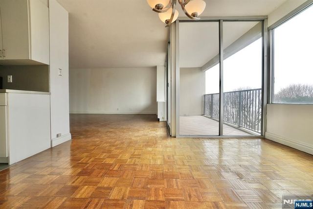 5 Horizon Road 203, Fort Lee, NJ 07024